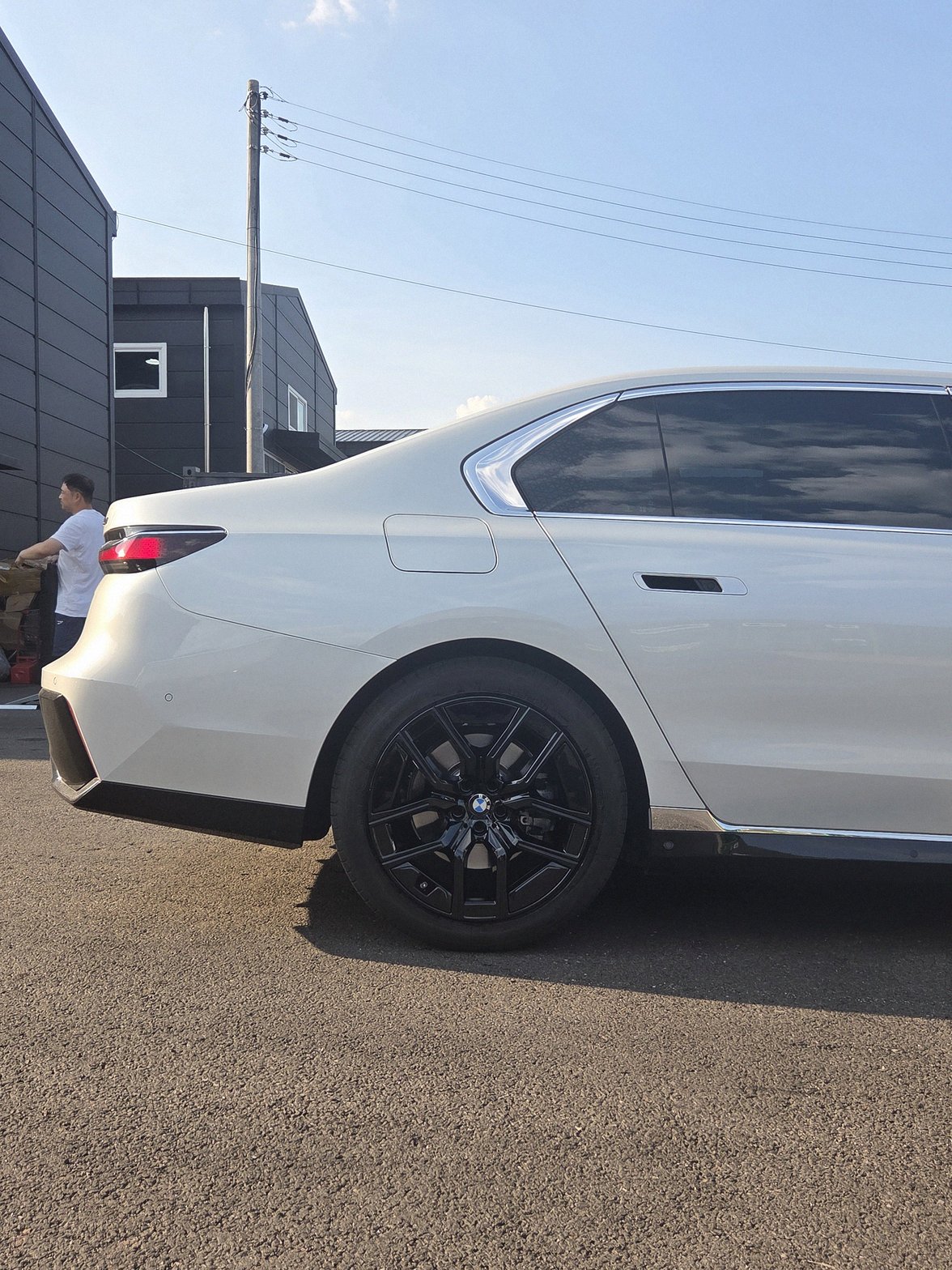 오산 BMW7시리즈 휠긁힘복원 휠도색 블랙유광 시공 6번 — 명품휠스토리 동탄오산점