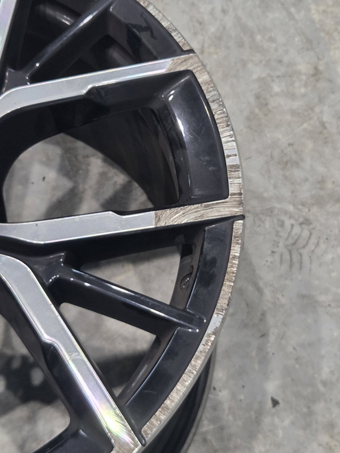 수원 bmw5시리즈g바디 휠복원도색 캘리퍼도색 블랙유광 옐로우캘리퍼 시공 2번 — 명품휠스토리 동탄오산점