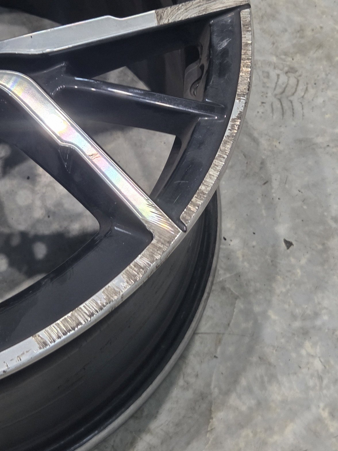 수원 bmw5시리즈g바디 휠복원도색 캘리퍼도색 블랙유광 옐로우캘리퍼 시공 3번 — 명품휠스토리 동탄오산점