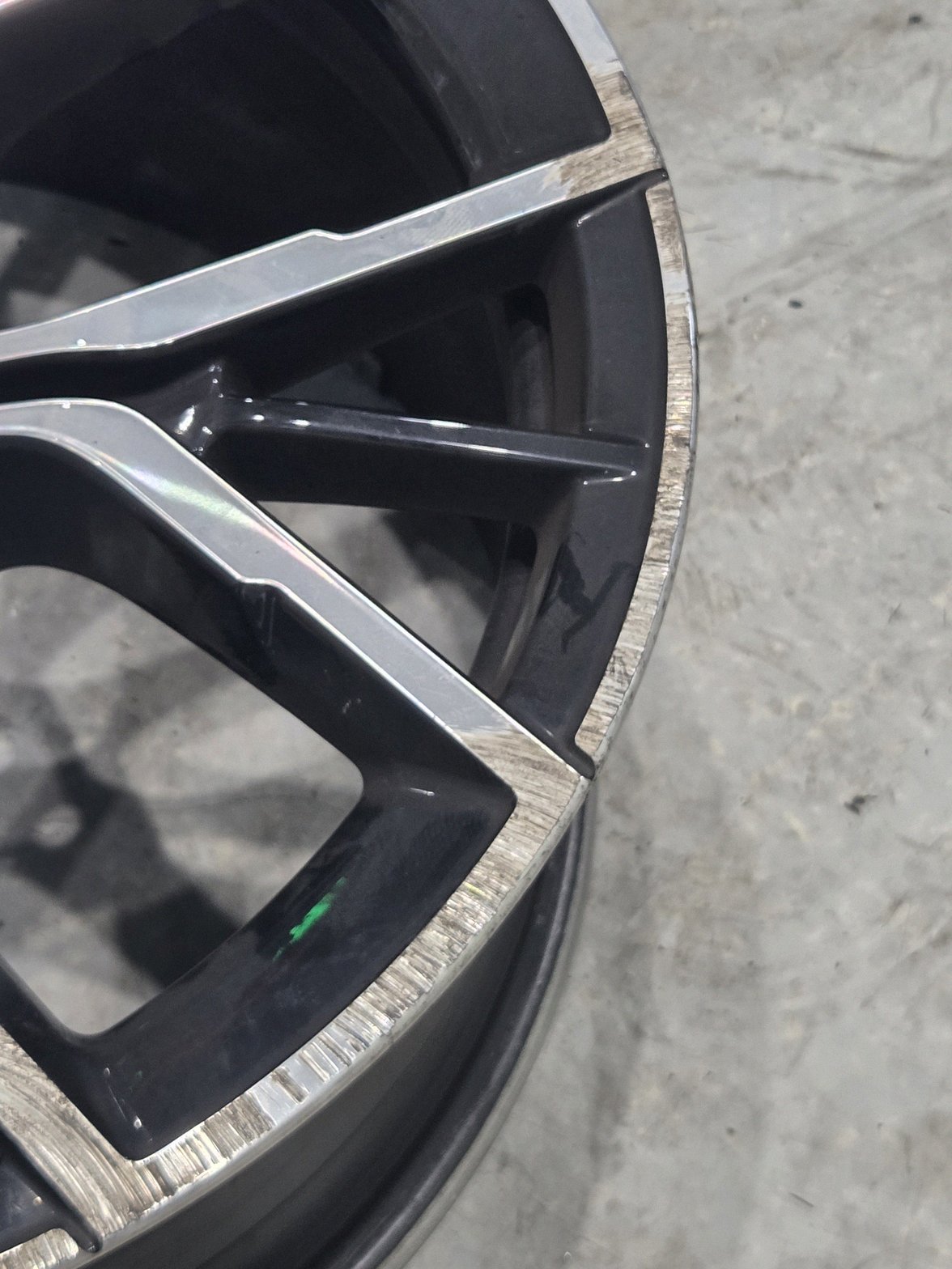 수원 bmw5시리즈g바디 휠복원도색 캘리퍼도색 블랙유광 옐로우캘리퍼 시공 4번 — 명품휠스토리 동탄오산점