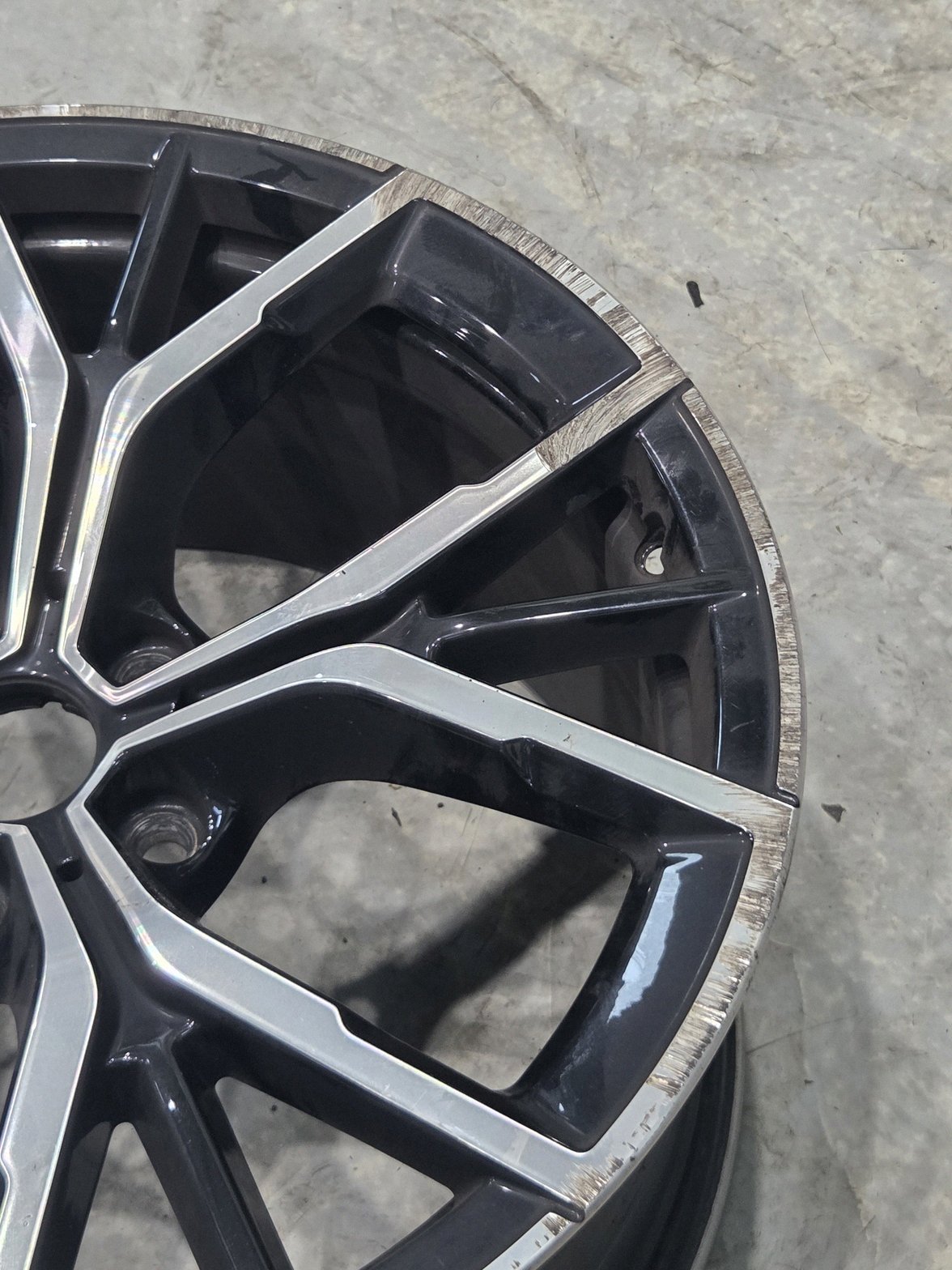 수원 bmw5시리즈g바디 휠복원도색 캘리퍼도색 블랙유광 옐로우캘리퍼 시공 5번 — 명품휠스토리 동탄오산점