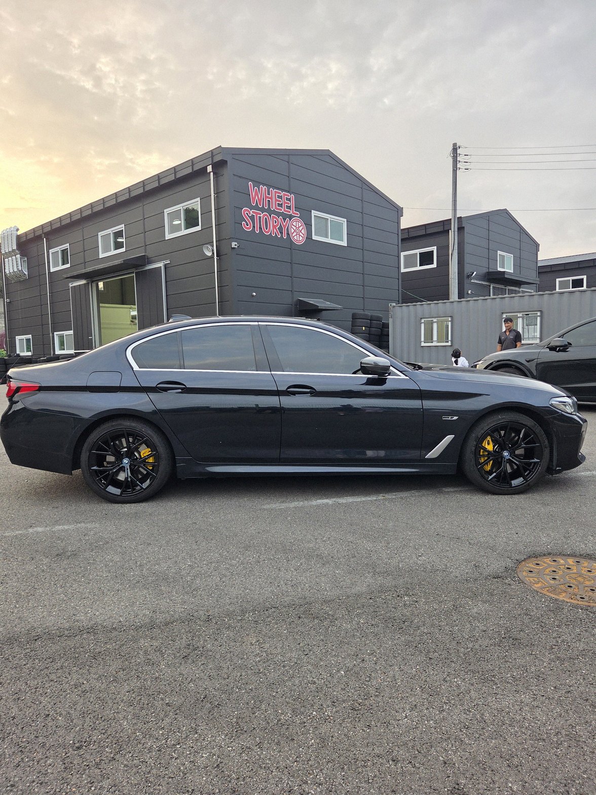 수원 bmw5시리즈g바디 휠복원도색 캘리퍼도색 블랙유광 옐로우캘리퍼 시공 9번 — 명품휠스토리 동탄오산점