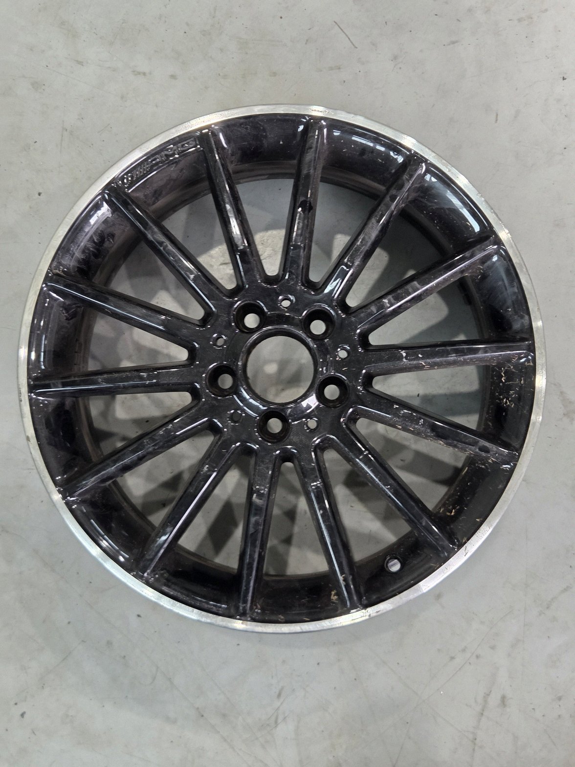 동탄 벤츠cla45amg 휠복원도색 캘리퍼도색 블랙유광 레드캘리퍼 시공 1번 — 명품휠스토리 동탄오산점