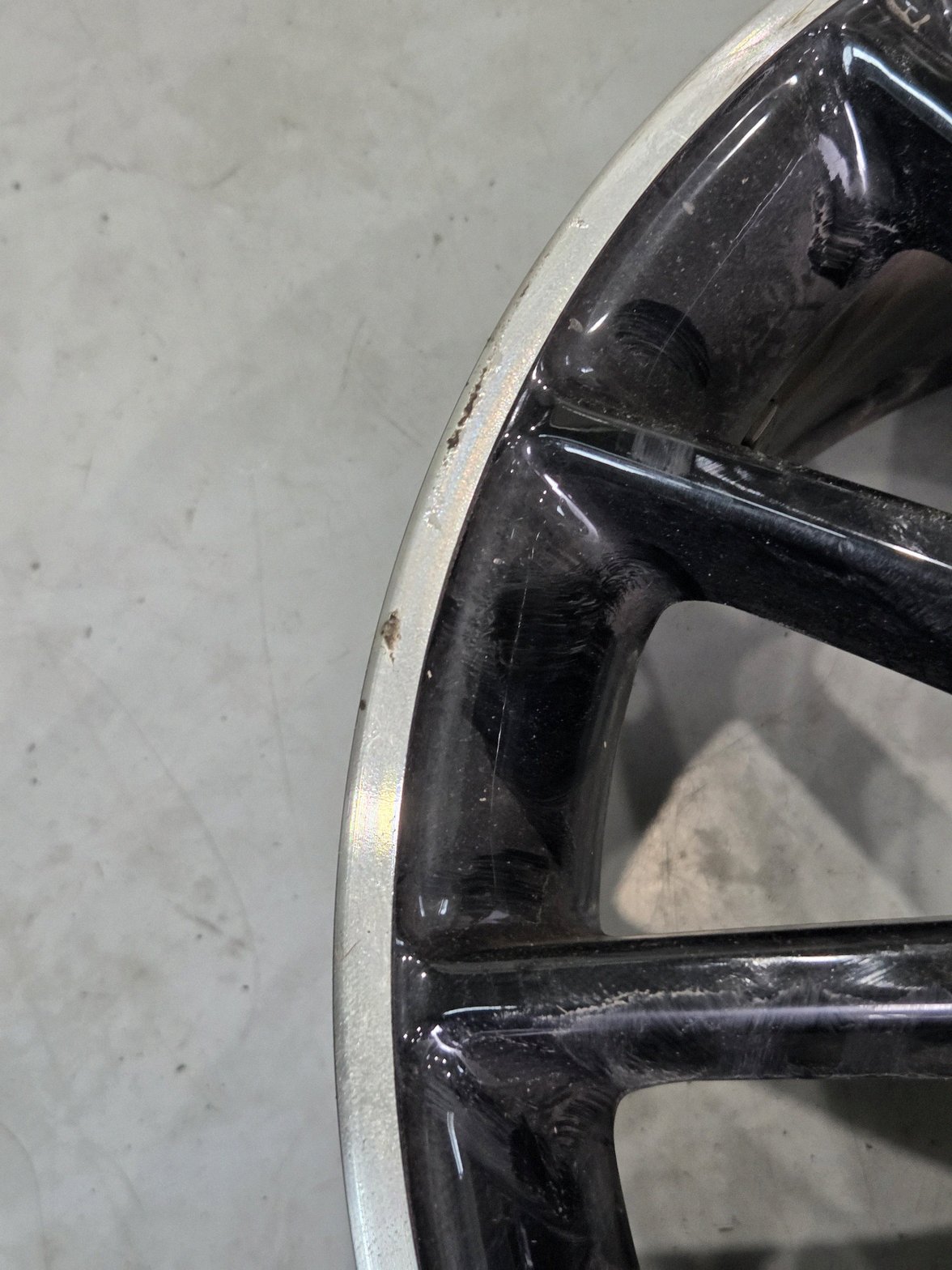 동탄 벤츠cla45amg 휠복원도색 캘리퍼도색 블랙유광 레드캘리퍼 시공 3번 — 명품휠스토리 동탄오산점