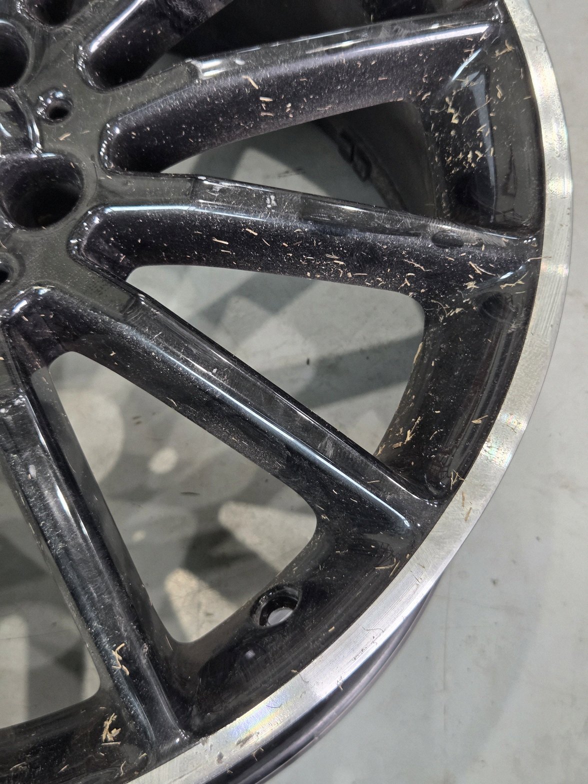 동탄 벤츠cla45amg 휠복원도색 캘리퍼도색 블랙유광 레드캘리퍼 시공 4번 — 명품휠스토리 동탄오산점